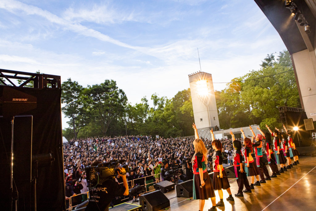 LIVE REPORT】GANG PARADE、大阪城野外音楽堂にて2500人の前で