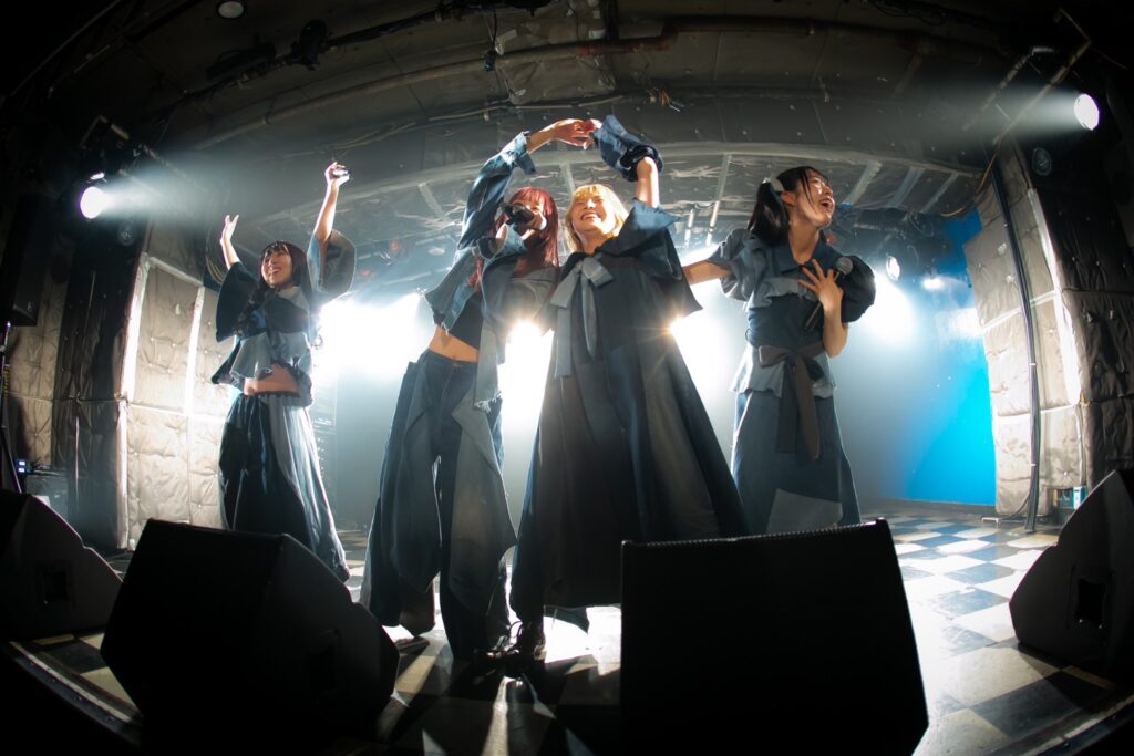 【LIVE REPORT】BLUEGOATS、全26曲で駆け抜けた〈青春謳歌〉──1人1人に向けて歌い届けた4人の生き様