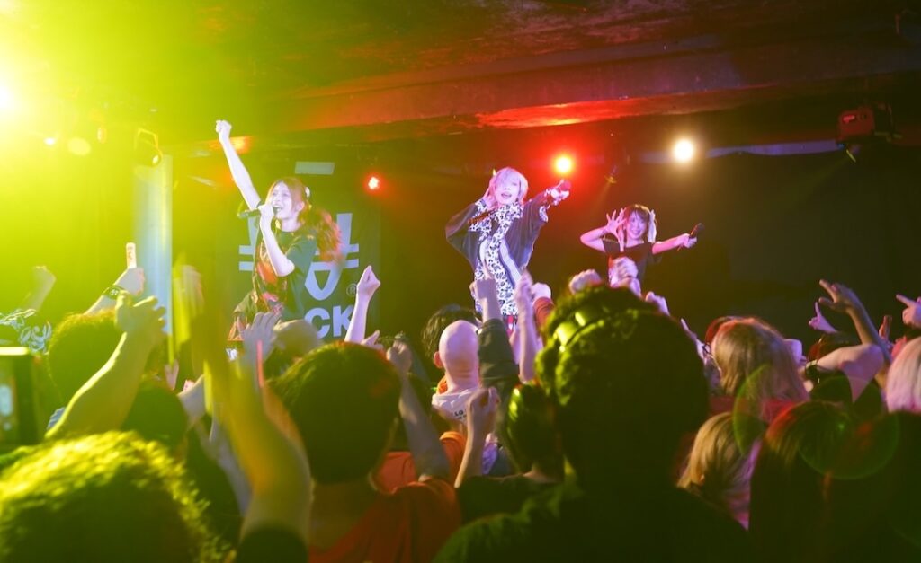 【現地レポ】WACK英国ロンドン公演初の2DAYSーーロンドンの地に「primal.」が刻まれた衝撃のDAY2、PIGGS、MAPA、ZOCXが共演