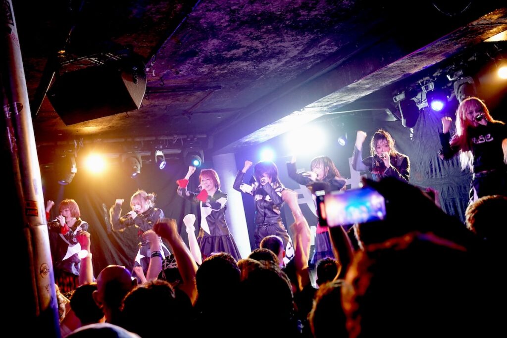 【現地レポ】WACK英国ロンドン公演初の2DAYS開催ーーWACKグループ3組が熱演した初日公演、ASPは9月にUKツアー開催へ
