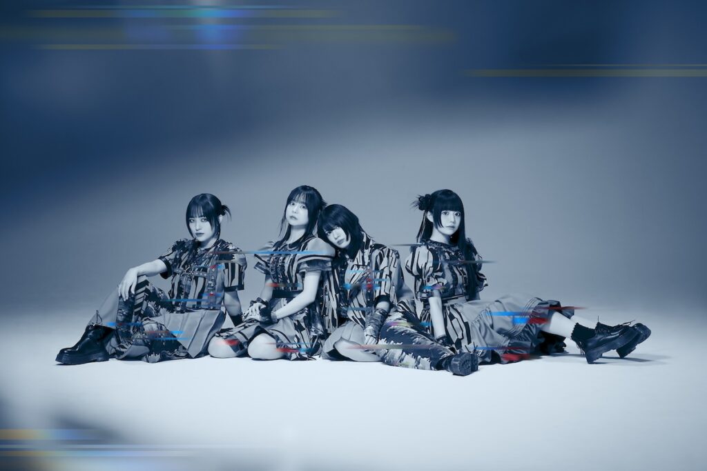 CYNHN新曲「わるいこと」新ビジュアル公開、コンセプトは「カワイイ×壊す×青」