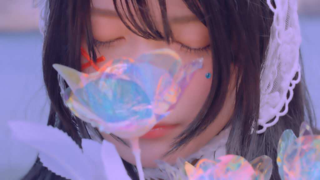 CYNHN、赤色を象徴的に使った新曲MV「わるいこと」公開
