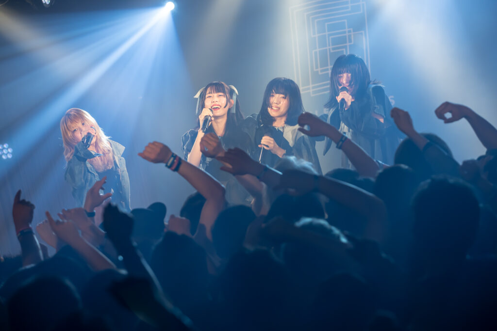 【LIVE REPORT】BLUEGOATS、4周年ワンマンで魅せた刹那的で高濃度な「アイドル×青春パンク」の幕開け