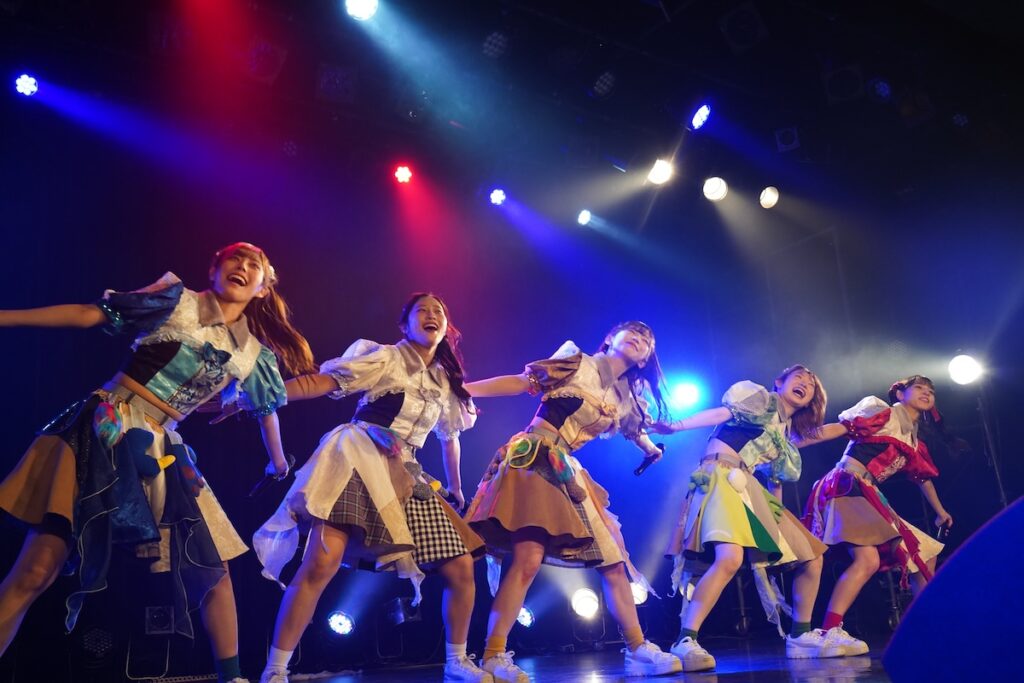 【LIVE REPORT】豆柴の大群、6周年記念リキッドルーム公演、歴史と現在地を刻んだ3時間半