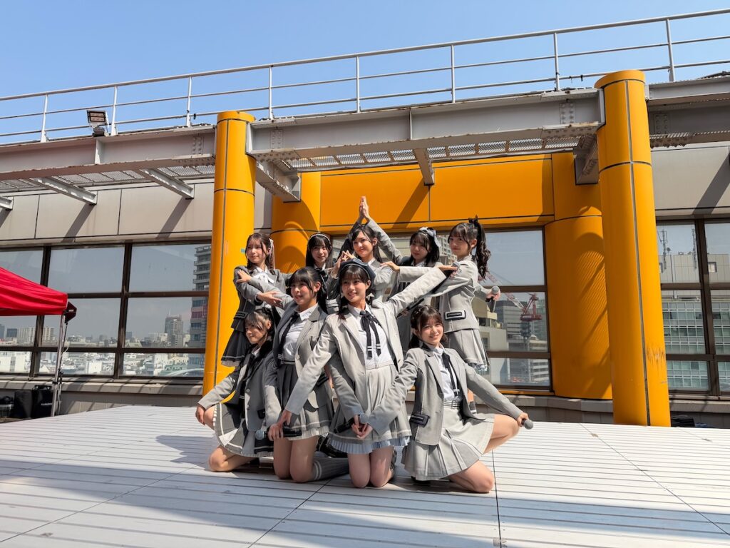 【REPORT】RE-GE、初のレギュラーラジオ4月から放送開始、渋谷の晴れ空の下でファンと歓喜