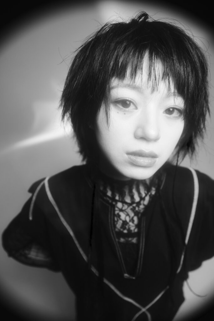 日本のダークポップの新星・青海龍が初音源リリース、TPSOUNDとQunimuneがトラックプロデュース