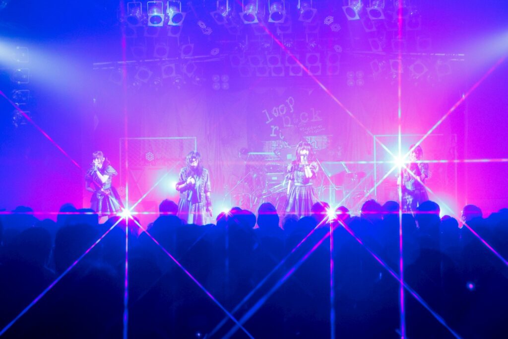 CYNHNが繰り返しをぶち壊したツアーファイナル――初の野外フリーライブ＆9周年記念ワンマンを発表